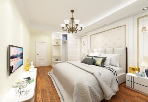 棕色的木质地板、精致的美式吊灯、淡雅的床品，装饰线条干净简洁。