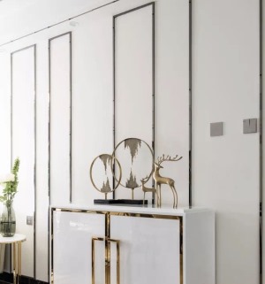 【过道】金属玻璃+高纯度色彩+线条简洁的家具都是工业化社会的产物，也是体现简约风格最有力的手段。