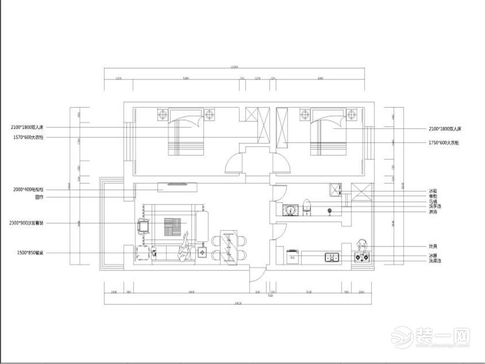  本方案从户型来看各个空间都安排的很规整，入户门开始，往里走左手边方向首先是客餐厅，客厅空间配有阳台