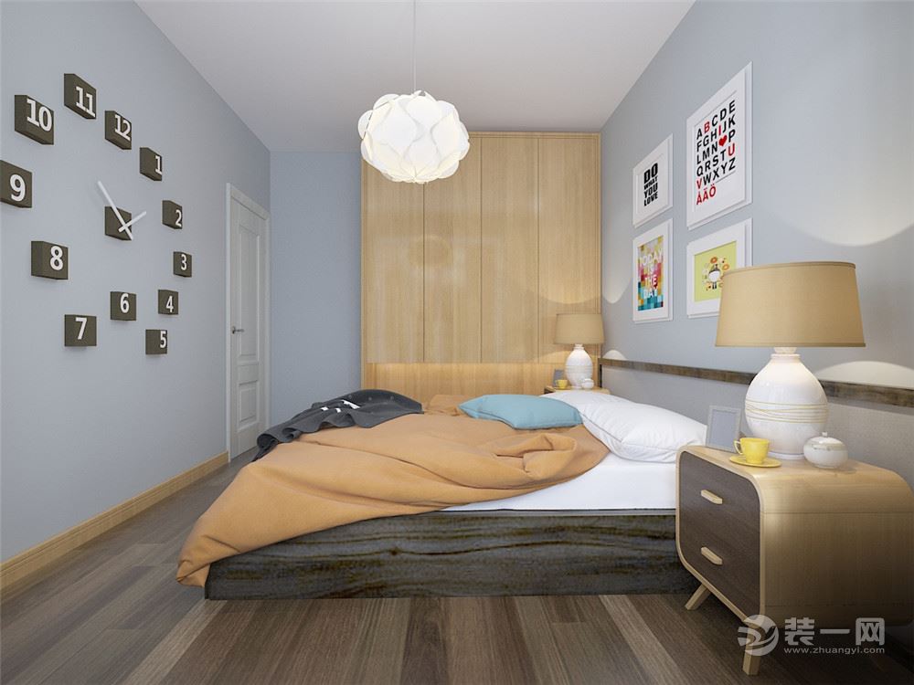 卧室与客厅在墙面上有区分，采用蓝灰色乳胶漆，地面选择强化复合地板床头背景墙用白色边框装饰画作为装饰