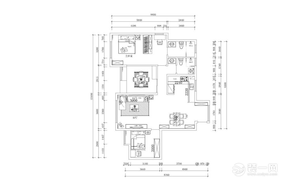 此案是星河榮御三室兩廳一廚二衛(wèi)117㎡戶型，一進(jìn)到入戶是玄關(guān)，對(duì)面正好放一個(gè)鞋柜，非常美觀實(shí)用。