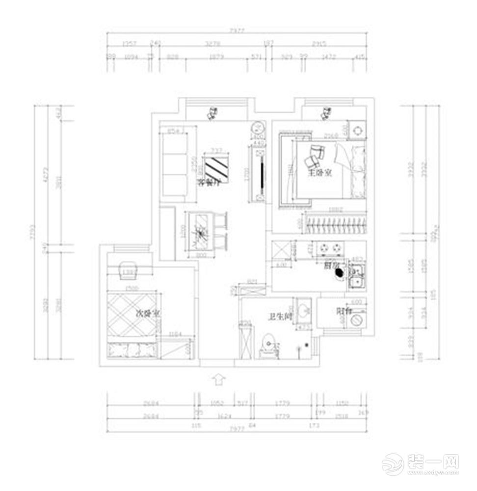 客廳區(qū)域也是飄窗加三人位沙發(fā)，餐廳則是利用卡座節(jié)省空間的同時，增加儲藏空間