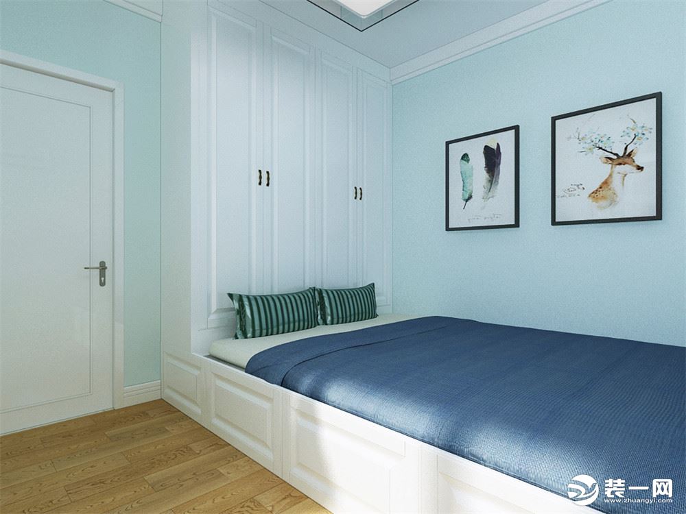 儿童房是蓝色乳胶漆白色定制榻榻米，米色窗帘。定制书桌。整个空间紧凑，但是储物空间得到充分利用，保证后