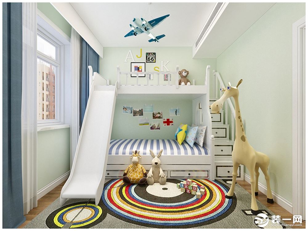 次卧室是儿童房，墙面是苹果绿色乳胶漆，上下床更适合孩子，地面同铺地板。
