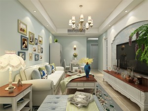 整体色调蓝色小清新，营造出温馨的气氛，美观而且好看。沙发背景墙简单处理，挂上几幅装饰画，显示美观。