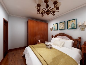 主卧室双人床和大衣柜全是美式的实木家具，地面是强化复合地板和生活飘窗