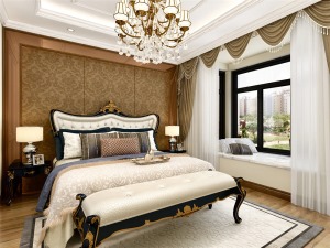 主卧室奢华一些，床头背景墙中间是壁纸，四周是茶镜，到了晚上可以利用灯光营造一些效果。