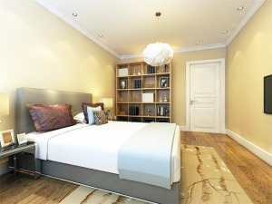   主卧的地面采用实木复合地板铺贴，主卧室的空间比较大，靠近门的位置放置了展示柜子，可用于展示物品，