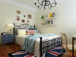 次卧是儿童房，铁质单人床加床头柜，白色书桌，丰富了室内的色彩