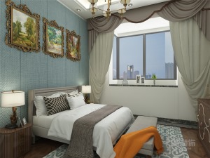 主卧床头一组简单的挂饰，主卧床头边的吊灯，地板采用原色木纹地板，更能凸显本案的风格。