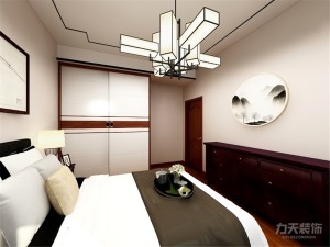 主卧室有独立的生活窗，和独立的卫生间，内设双人床大衣柜和实木的电视柜