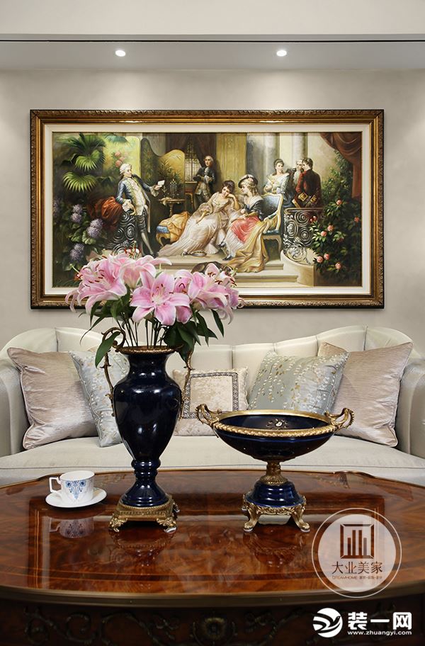 新古典风格实景—德水香林平层效果图餐桌一角
