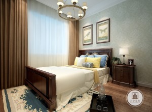 老人房卧室作为主要休息场所，是一个优雅而随意的空间，设计去掉多余的装饰。精美吊灯，让卧室充满古朴气息