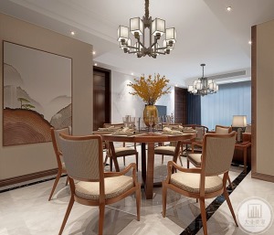 餐厅，与客厅整体风格一致，6人原木色圆桌椅。灰色墙纸铺贴搭配山水挂画装饰墙面