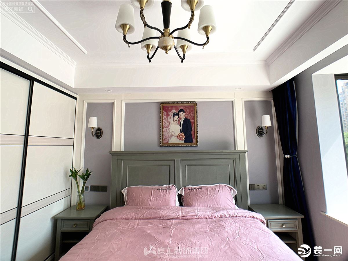 主卧选用轻复古家具，灰粉的搭配创造出一种温暖舒适的睡眠环境