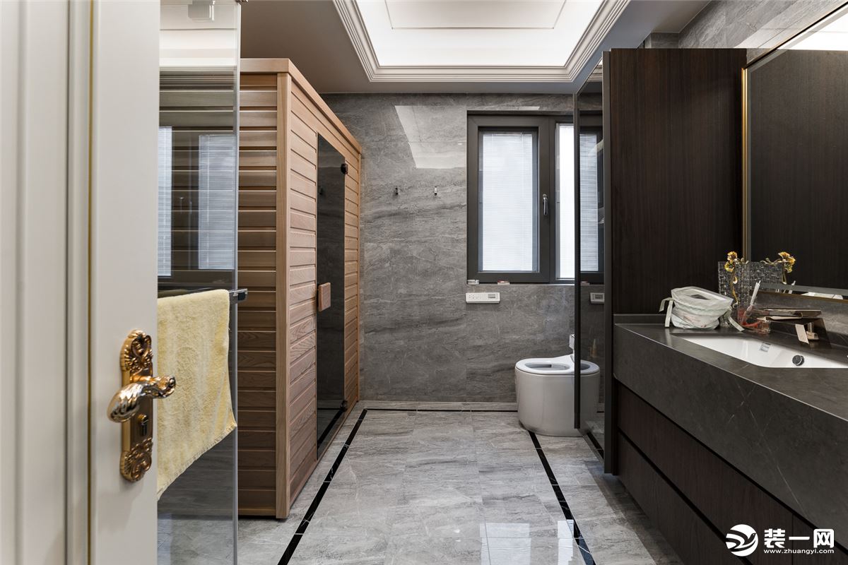 卫浴空间高端大气，干湿分离保持整洁清爽。独立配备的桑拿房在家即可随心所“浴”，舒享质感生活。