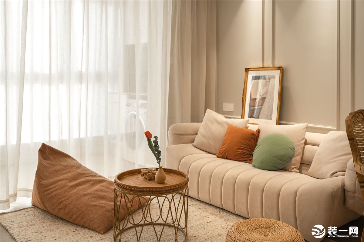 棉、麻、木、藤等源于自然的材质，混着和煦的阳光汇聚一室，