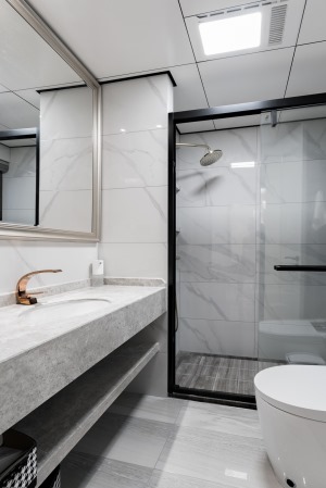 卫浴空间经过合理布局，实现了干湿分离，提升日常舒适感。