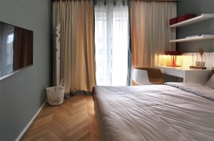 次卧用实木地板，更加舒适，双层的窗帘让你享受阳光的同时也不觉的刺眼。