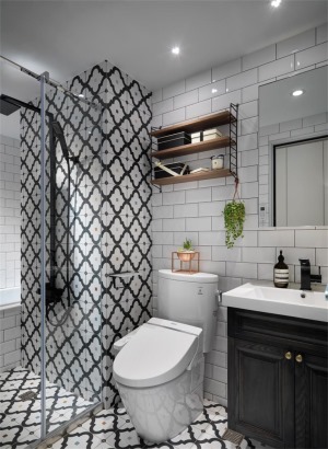 卫生间用白的小砖做一面墙，其余用黑白花纹的瓷砖让空间有了生动。