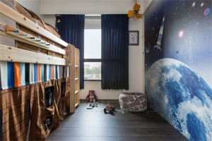 兒童房的裝飾需要生動有趣，藍色的地球壁紙讓人眼前一亮。