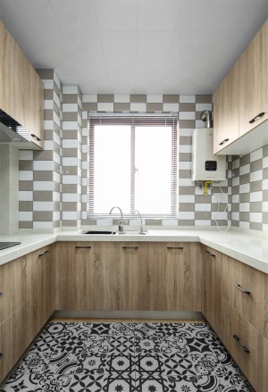 厨房黑白花纹砖彰显个性。