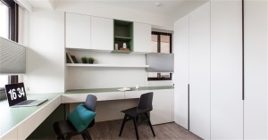 书柜书桌依墙而建，节省了空间的浪费，将空间利用最大化，撞色的设计元素让空间色彩更加丰富