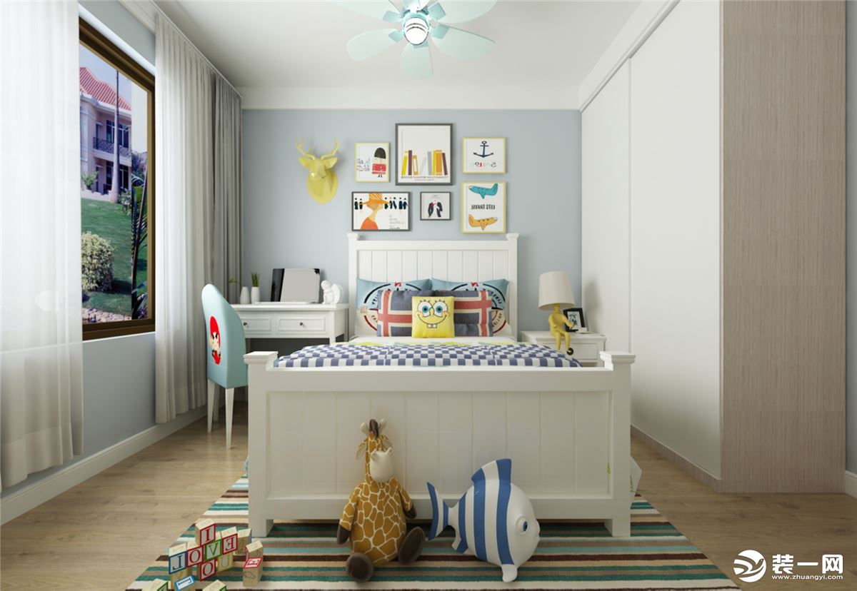 儿童房背景以低色度的蓝色作为背景色，使空间不显冷淡，在挂画的搭配下，让空间尽显一丝暖意