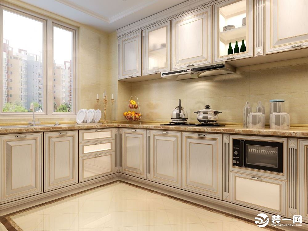 厨房考虑到实用性，充分利用空间做U型橱柜的设计，冰箱放在厨房中，吊柜也做了最大化的设计。