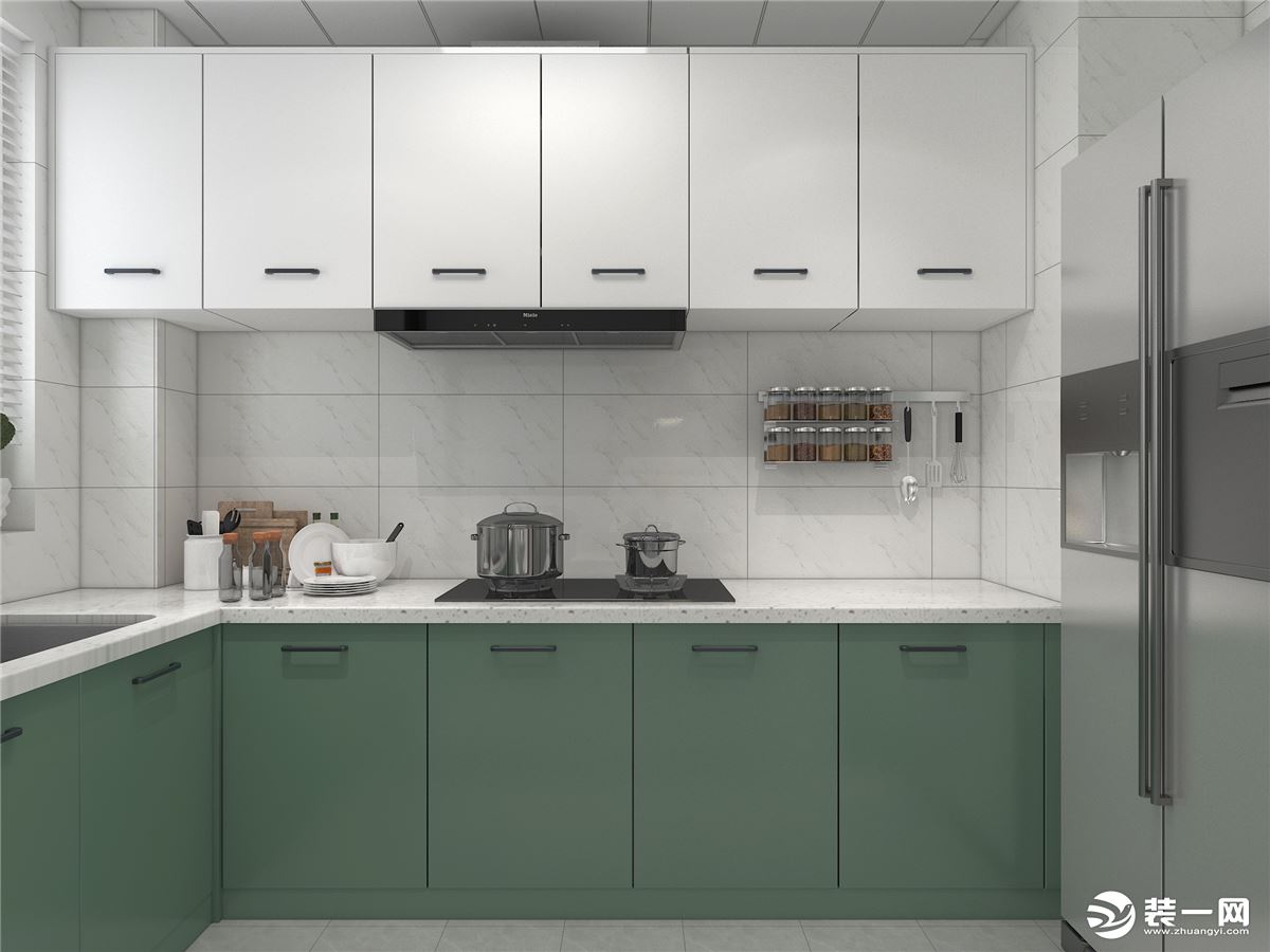 厨房选择了欧派的整体厨房，地柜和吊柜整体颜色搭配有格调，同时搭配这种白色淡纹砖，使整体空间明亮通透。