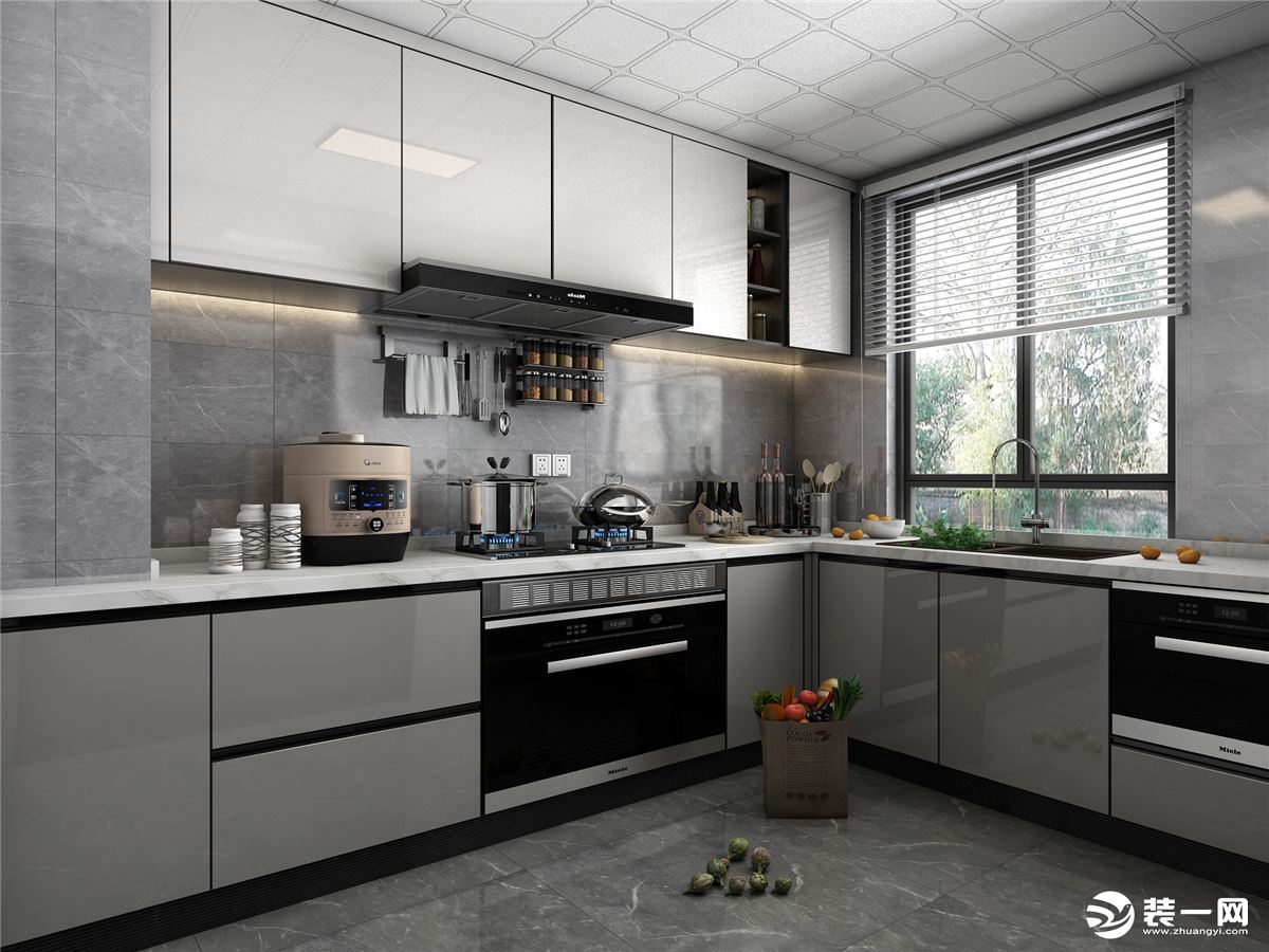 厨房灰白色的搭配，烤漆门板的造型，不仅打扫卫生变得方便起来，而且材质也更加的简洁明亮。