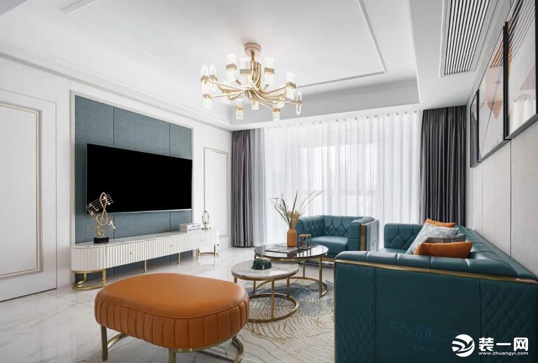 客厅主要以白色为主，绿色与橙色相交融，颜色之间的相互撞色，提成了整个空间的色彩感觉。
