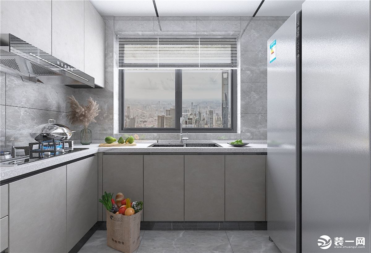 整个厨房良好的采光，搭配浅灰色墙地砖，是整个空间更加明亮通透，使整个空间设计感更强。
