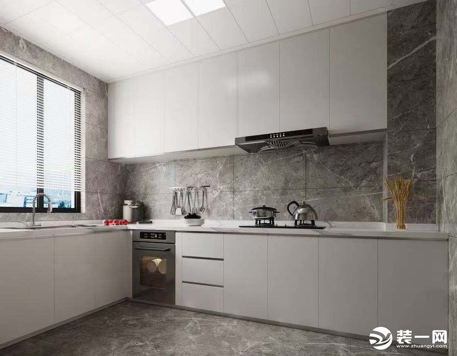 厨柜选用米白色亮面平板门，暗藏式把手，避免了磕碰问题，也更加好清理卫生。