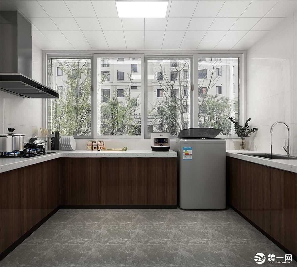 厨房空间的采光非常好而且设计了“U”形橱柜，最大限度地增加操作面积。
