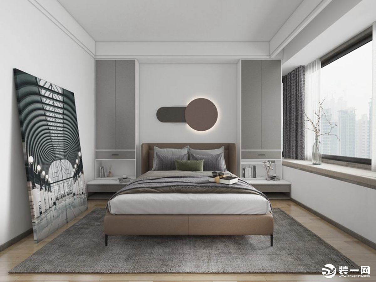 主卧卧室采用灰白处理，床头两边柜子设计搭配小地台方便平时物品的收纳，雅致、舒适。