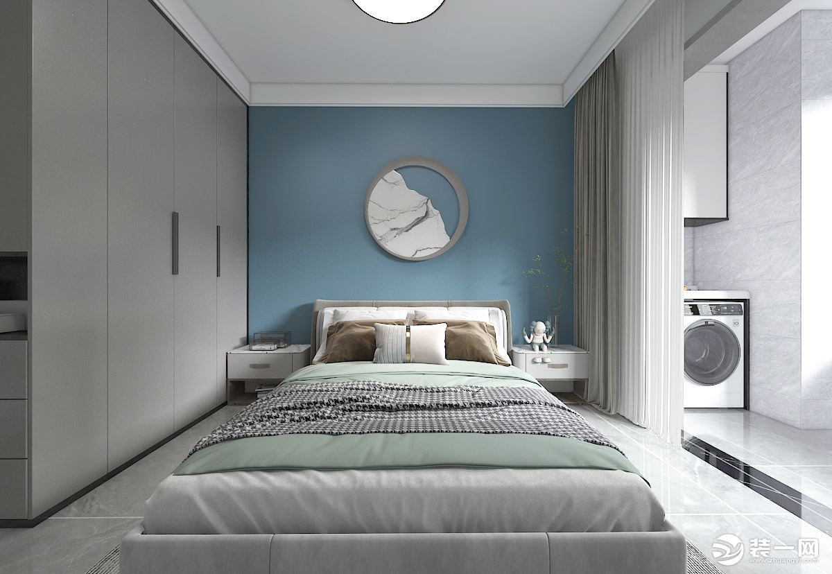 次卧空间氛围随性而大方，背景墙采用蓝色乳胶漆增加层次感，阳台洗衣机的放置方便居家生活。