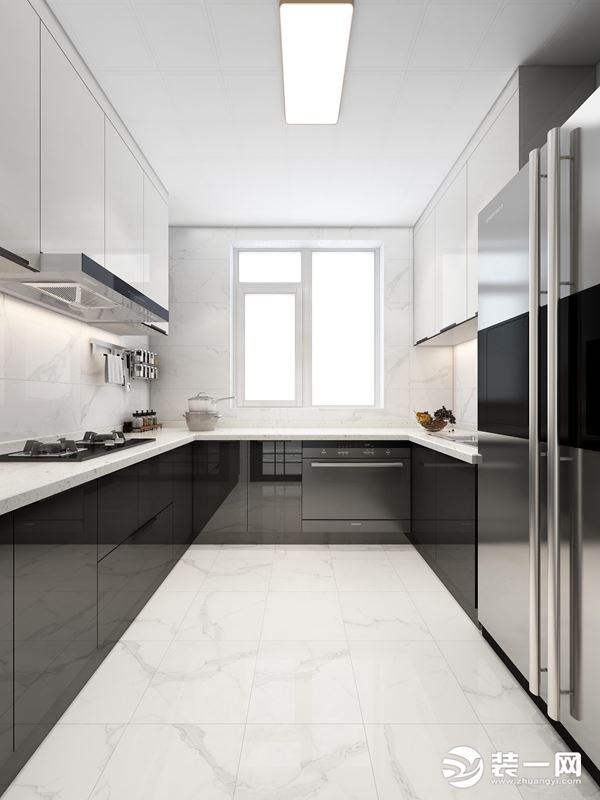廚房瓷選中了白色瓷磚通鋪，搭配黑色鏡面地柜門，沉穩又大氣，讓整個空間顯得穩重，干練。
