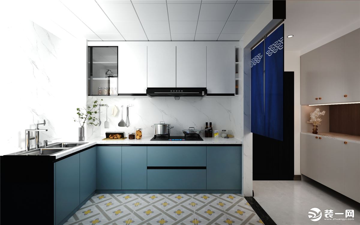 厨房L型设计，旁边后期放置冰箱也很方便，原始厨房空间较小，水槽置于窗下，与灶台之间留出充裕的备菜空间