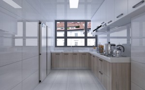 厨房设计采用L型台面设计，原木色+白色的吊柜组合让空间不显得单调，内嵌的冰箱也节省了空间。