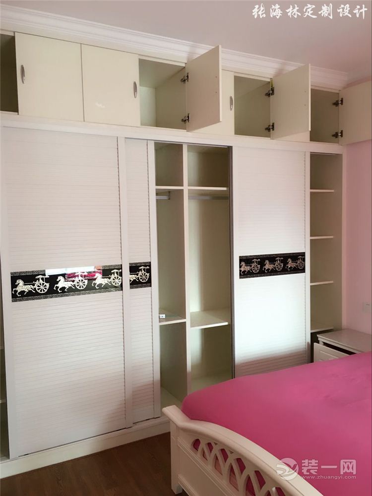 郑州维也纳森林90平二居室现代简约家装效果图衣柜效果图展示