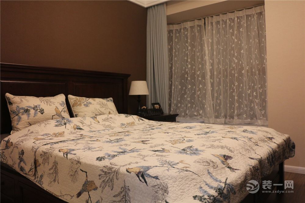 「安然居.实景案例」卧室实景图-任性的现代美式，搭配新中式玄关  预约设计：18550504103