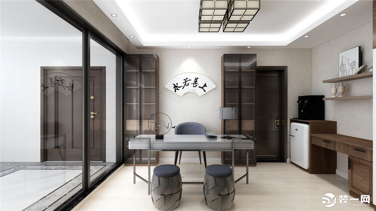 书房灰、白、棕色为基调，以线条简练的明式家具为主，突出“原汁原味”的中国风和非常自然和谐的历史美感。