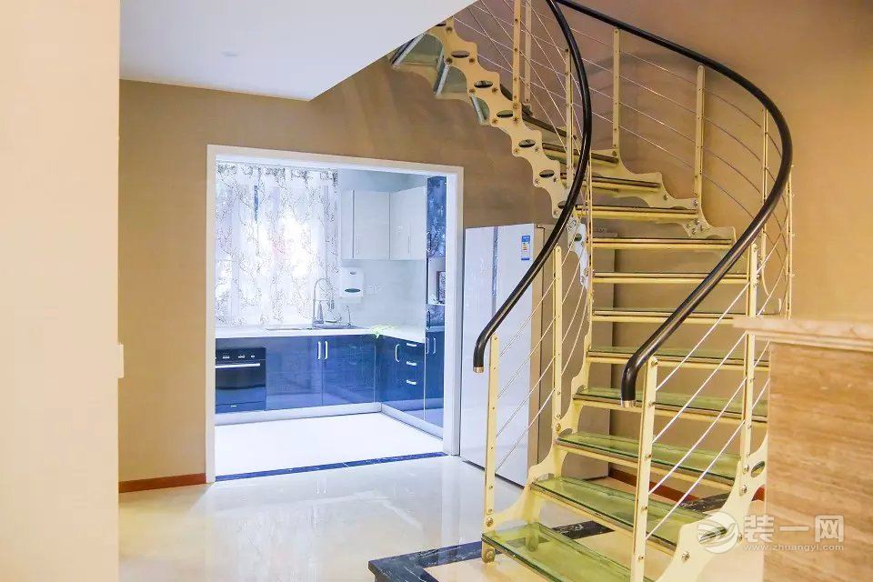 华立·天地豪园 160平 复式 造价17万 现代风格 楼梯