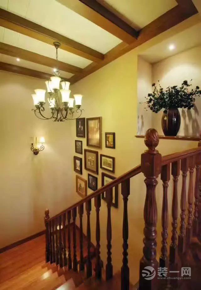 蓝湖郡300平方独栋别墅美式风格装修实景图-楼梯