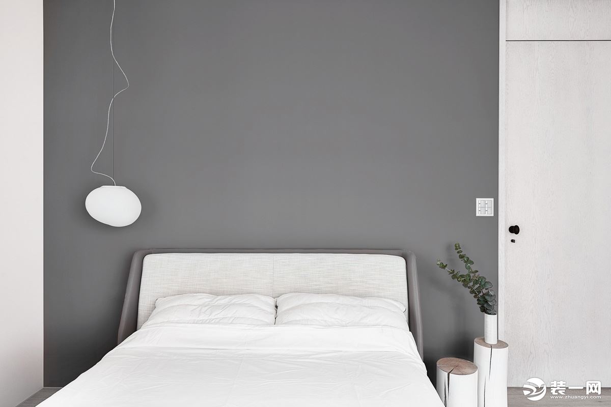 卧室延续着客厅的风格，白色与灰色的搭配，没有过多的装饰，绿植的摆放，增添空间的自然感。