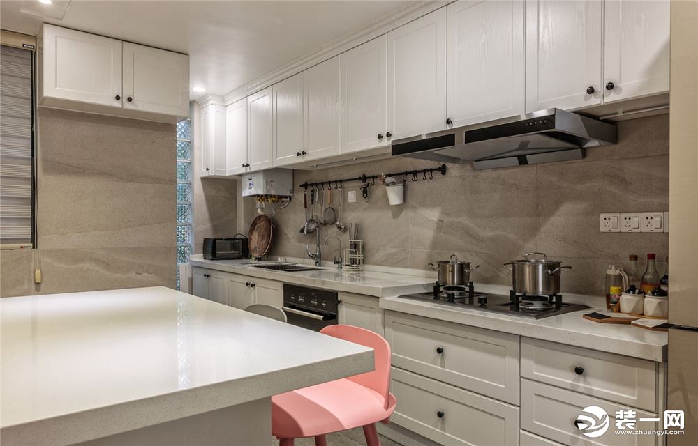 150平四居室美式风格厨房装修效果图