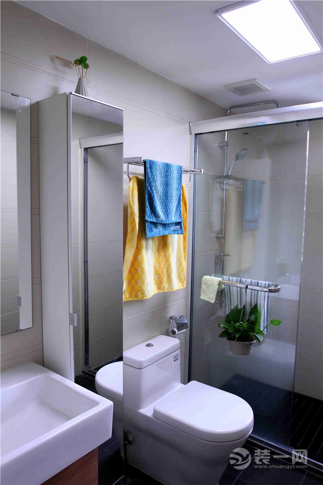 广州星汇文瀚154平米三居室现代风格厕所实景图