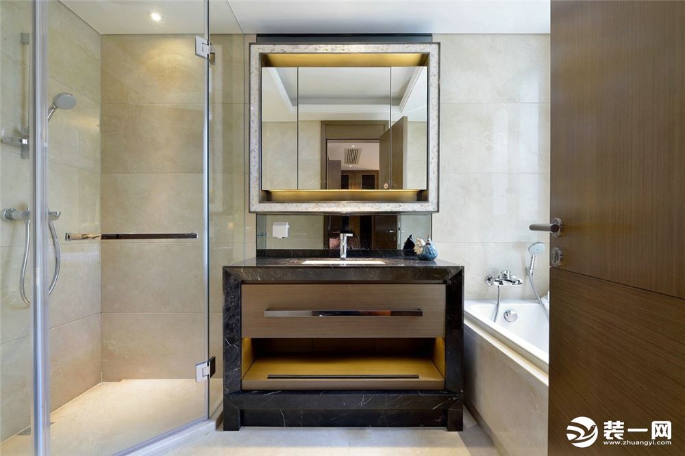 将洗头台置于浴缸于淋浴喷头的中间，起到隔断的作用，并且在有限的空间尽量的满足各种需求，设计高档却不俗