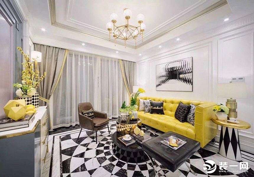 【客厅装修效果图】大胆运用明黄色，让房间瞬间与众不同。经典的黑白配，不规则的瓷砖，给人视觉上的新鲜感
